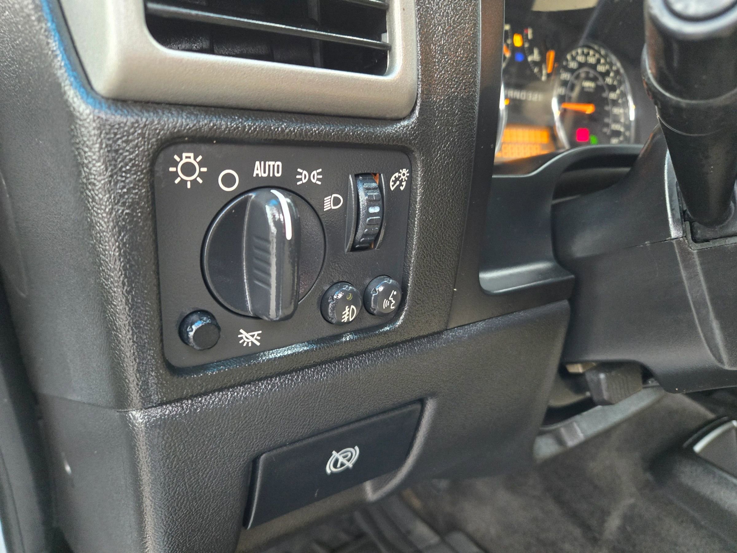 Used 2011 Chevrolet Colorado LT image 25