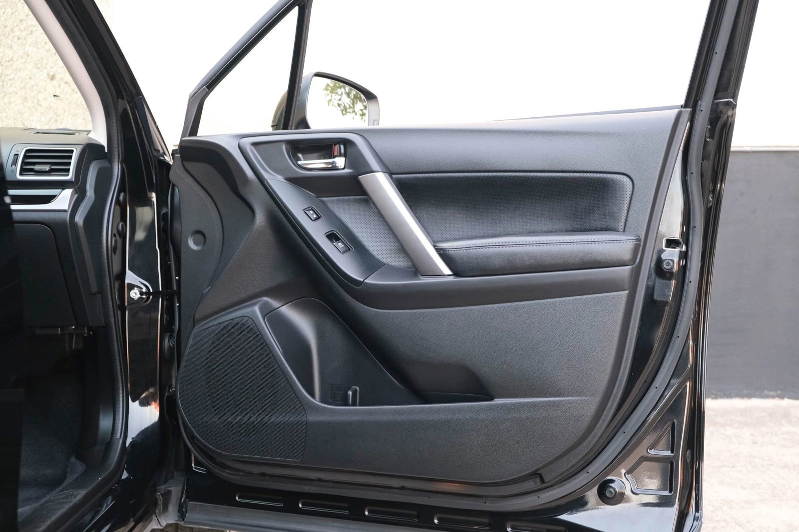 Used 2017 Subaru Forester 2.5i Limited w/ Popular Package #2 image 31