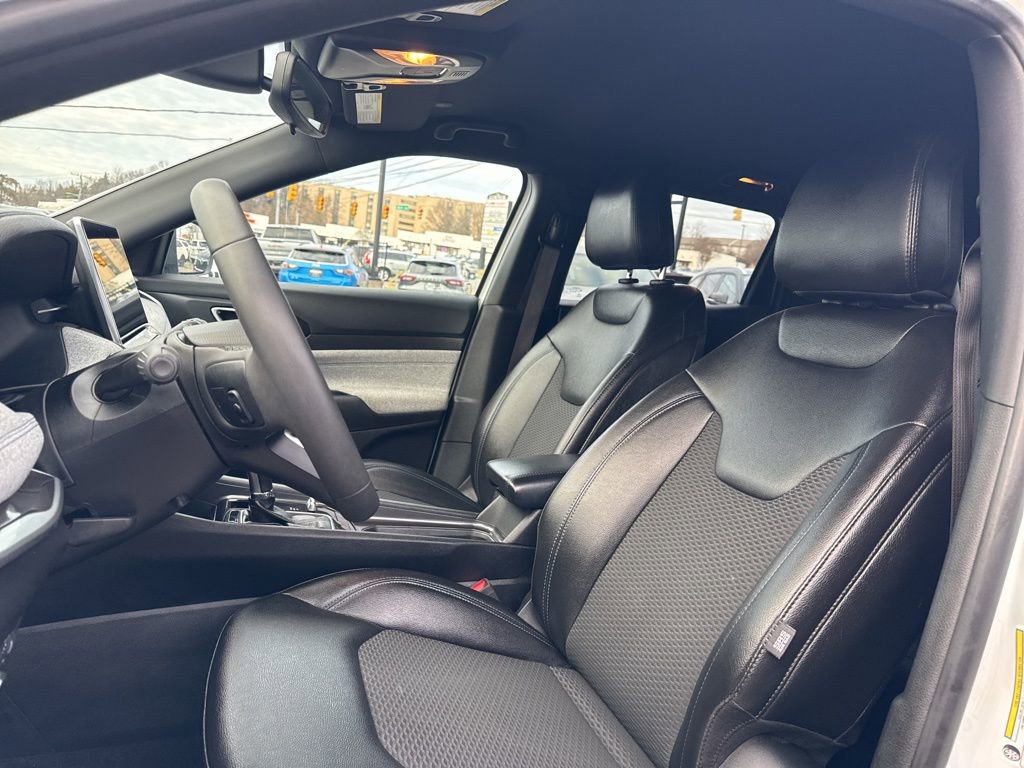 Used 2024 Jeep Compass Latitude image 16