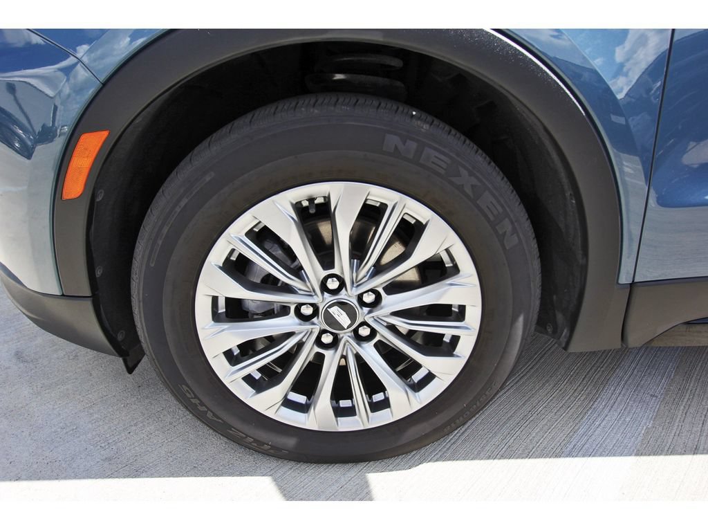 Used 2025 Cadillac XT4 Premium Luxury FWD image 31