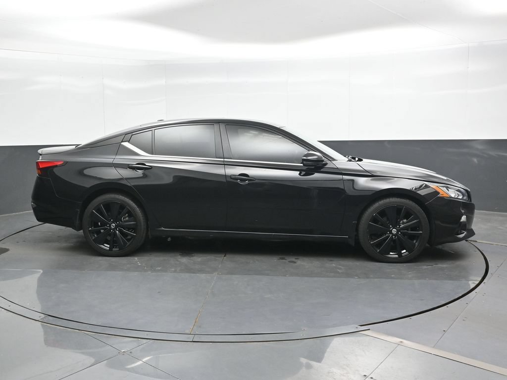 Used 2022 Nissan Altima 2.5 SR w/ Midnight Edition Package AWD/4WD image 3