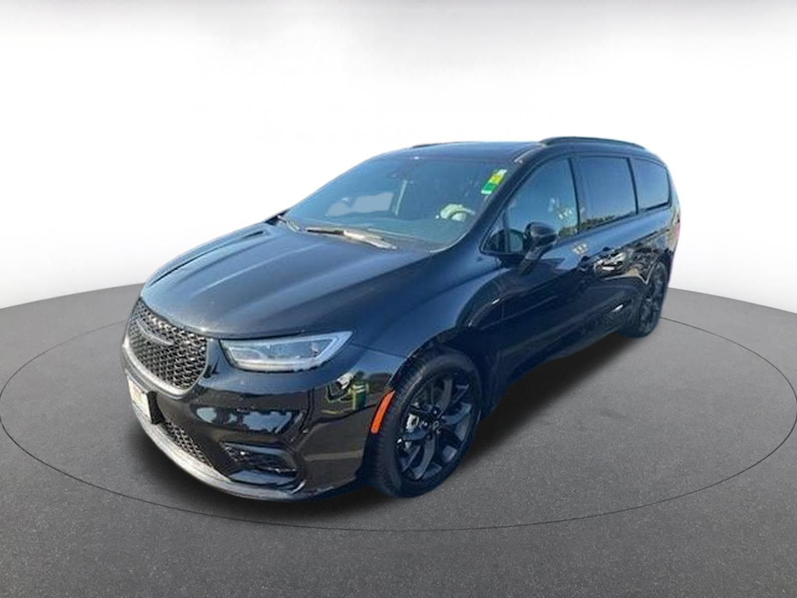 Used 2025 Chrysler Pacifica Limited FWD image 2