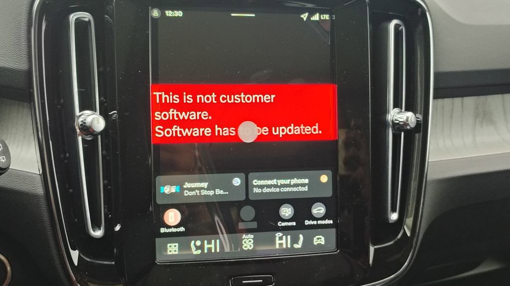 New 2026 Volvo XC40 B5 Plus w/ Climate Package image 21