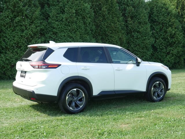 Used 2024 Nissan Rogue SV FWD image 9