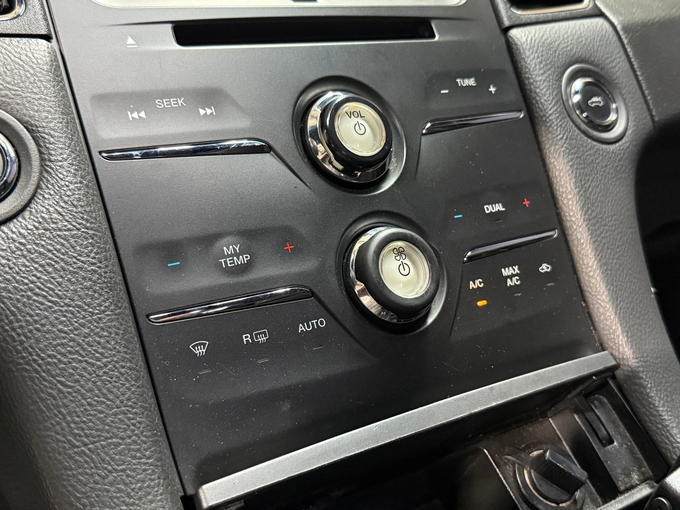 Used 2015 Ford Taurus Limited image 24