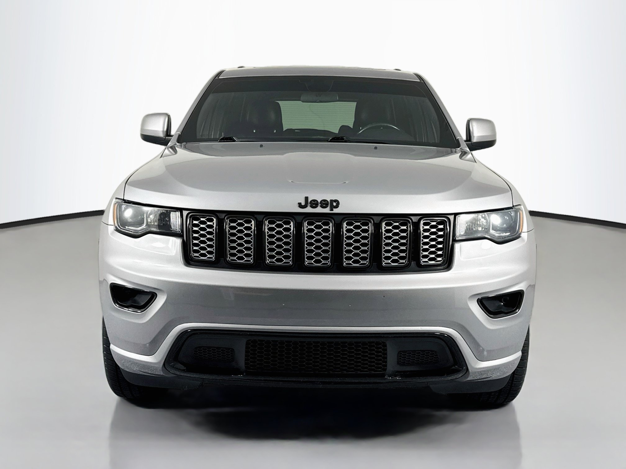 Used 2021 Jeep Grand Cherokee Laredo X AWD/4WD image 2