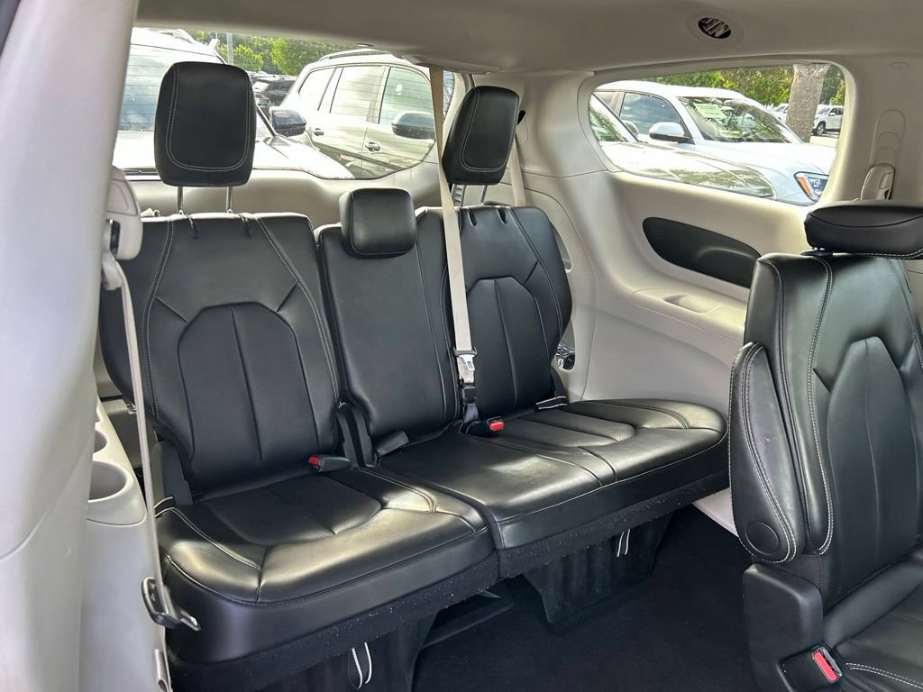 Used 2024 Chrysler Pacifica Touring-L FWD image 41