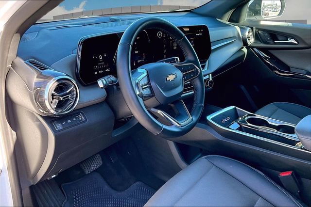 Used 2025 Chevrolet Equinox LT w/ Convenience Package II image 13