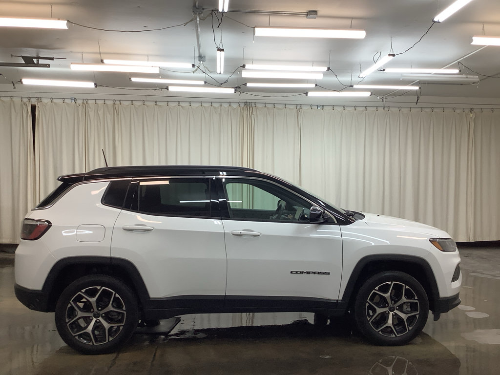 Used 2025 Jeep Compass Limited AWD/4WD image 5