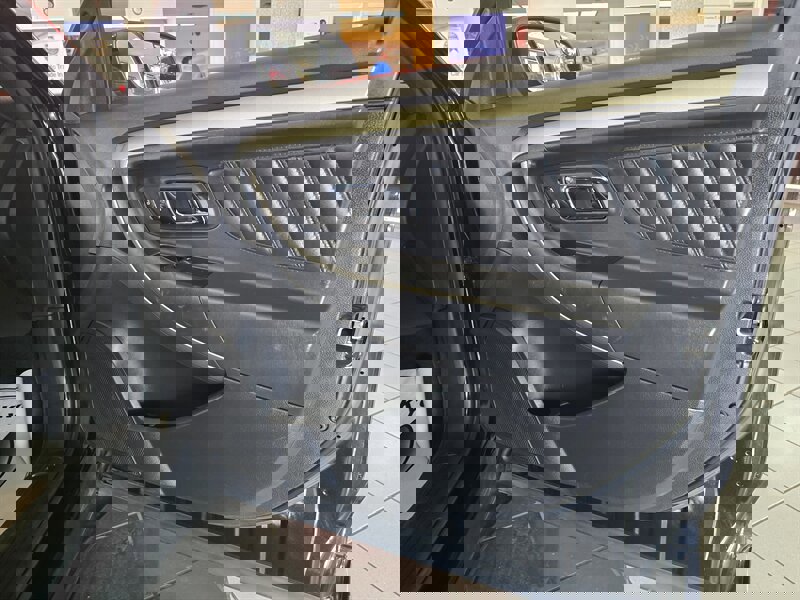 Used 2013 Ford Taurus SEL image 12