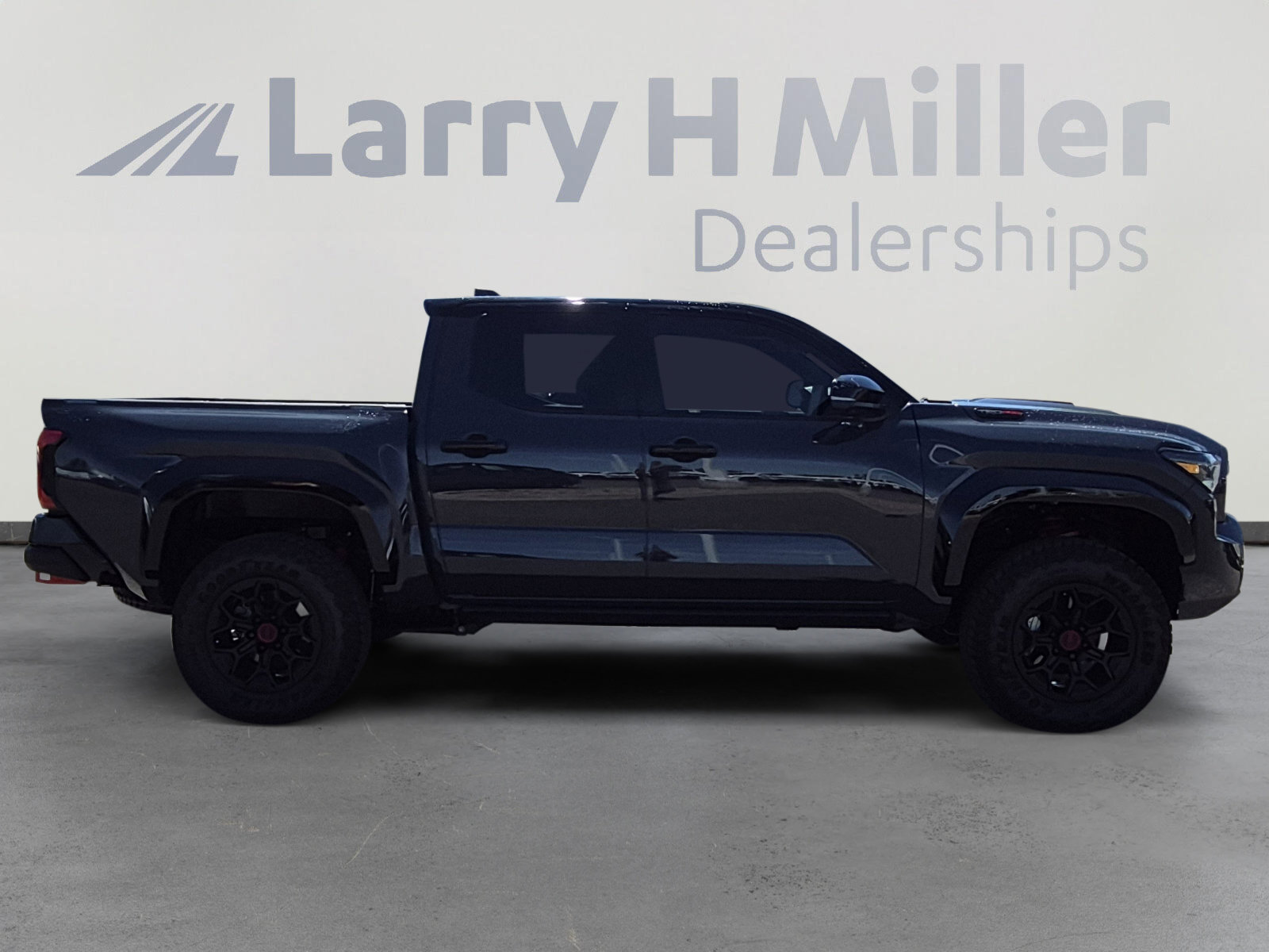 Certified 2025 Toyota Tacoma TRD Pro AWD/4WD image 6
