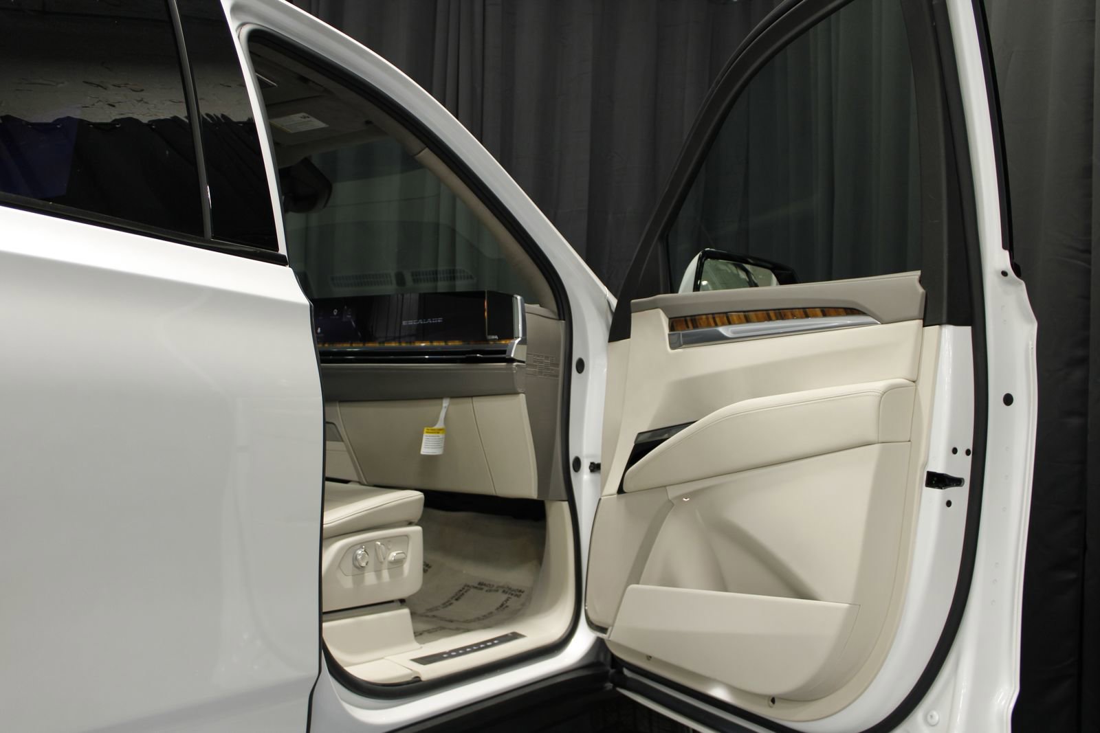 Used 2025 Cadillac Escalade Sport Platinum AWD/4WD image 8