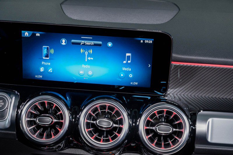 Certified 2025 Mercedes-Benz GLB 35 AMG 4MATIC image 19