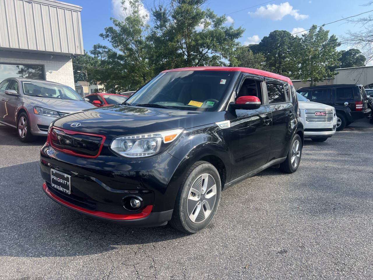 Used 2017 Kia Soul EV + FWD image 2