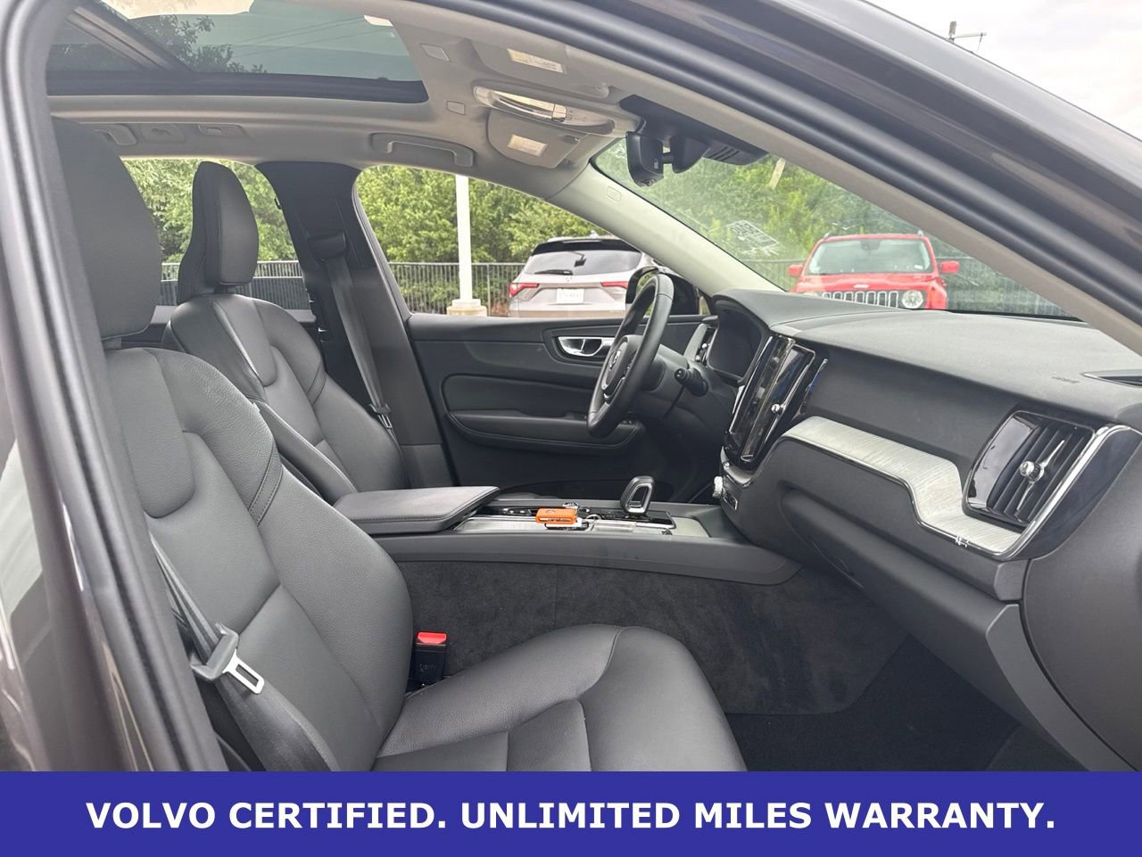 Certified 2025 Volvo XC60 B5 Plus AWD/4WD image 8