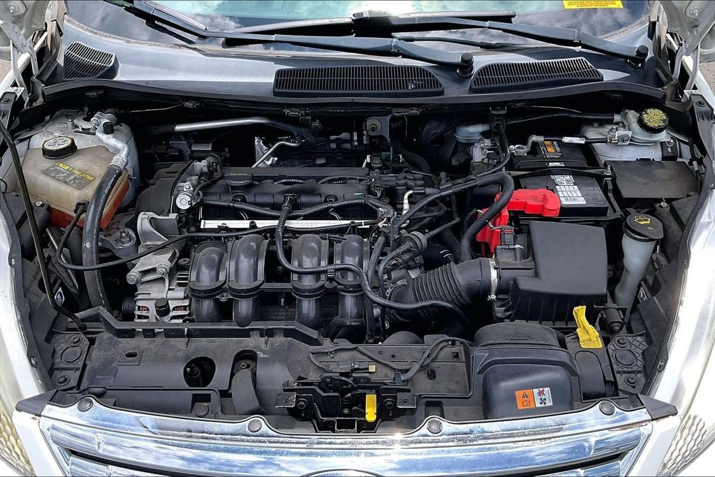 Used 2013 Ford Fiesta SE FWD image 9