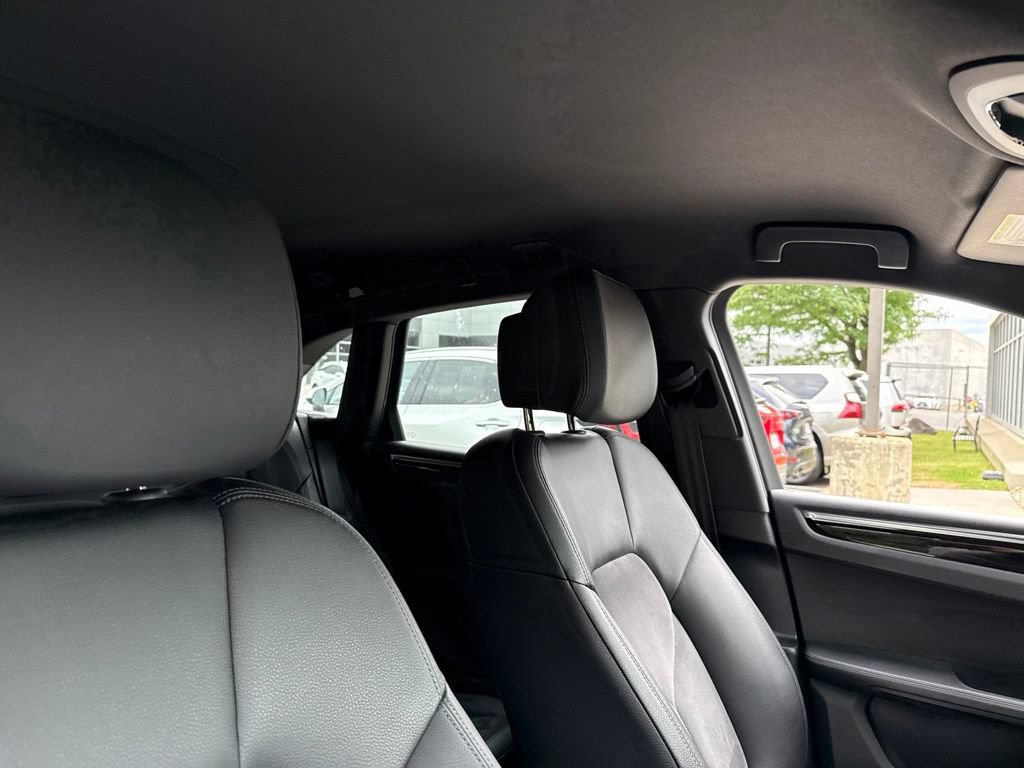 Used 2019 Porsche Macan AWD/4WD image 10