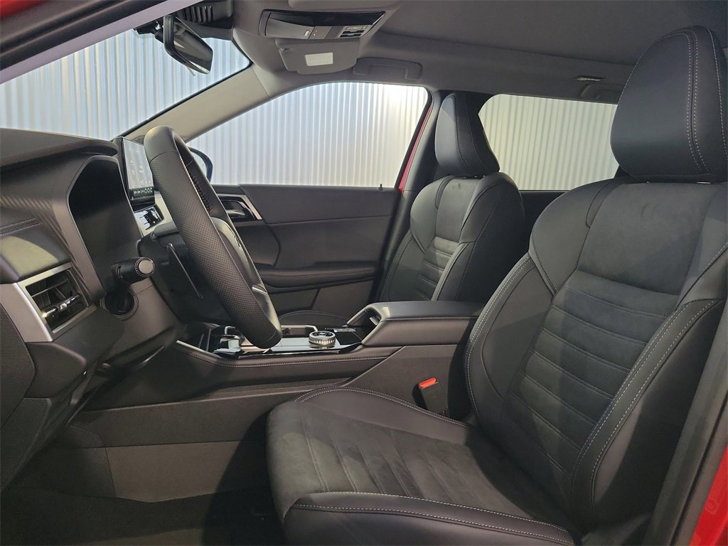 New 2025 Mitsubishi Outlander SE image 16
