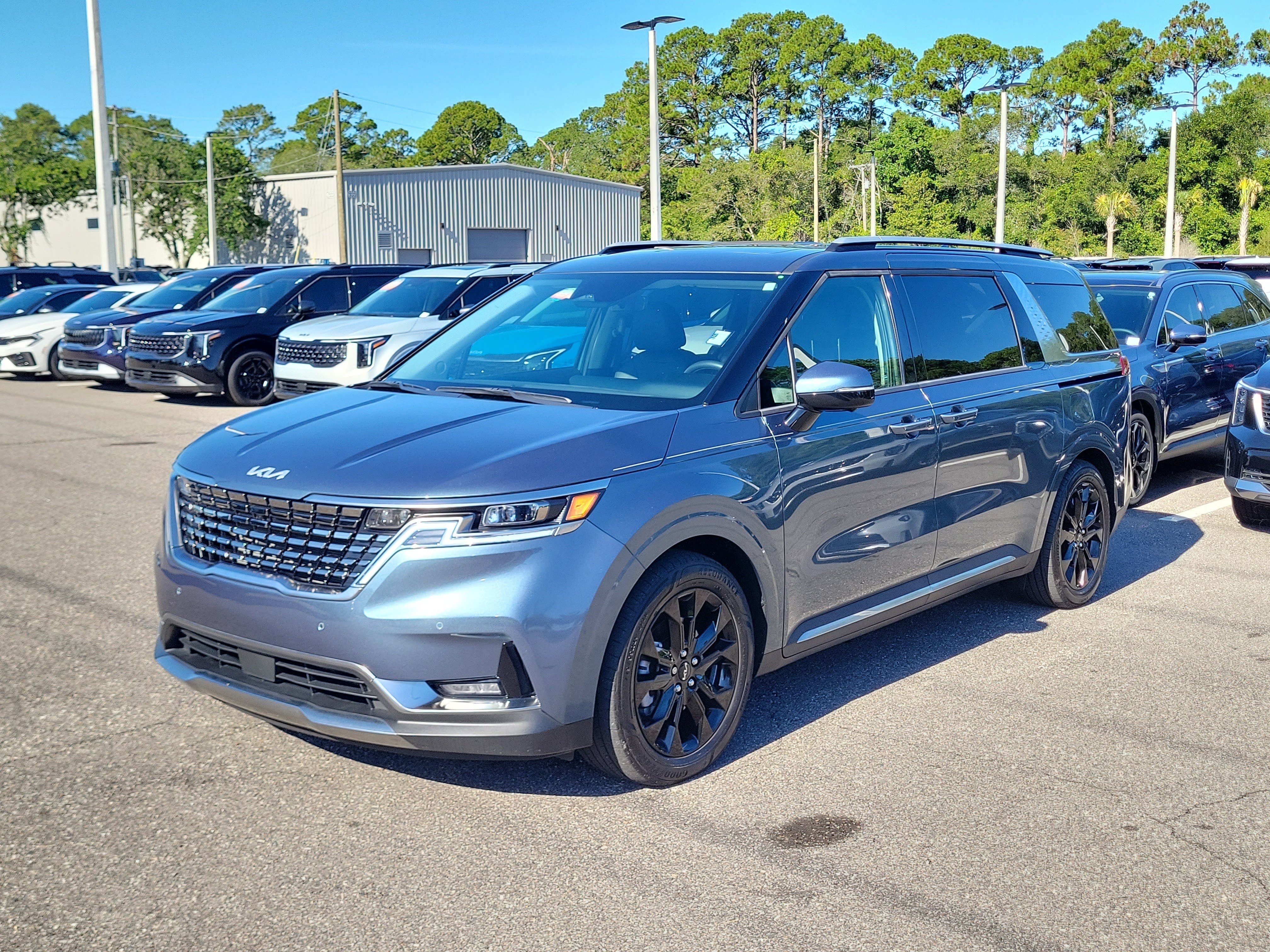 Certified 2024 Kia Carnival SX Prestige FWD image 3