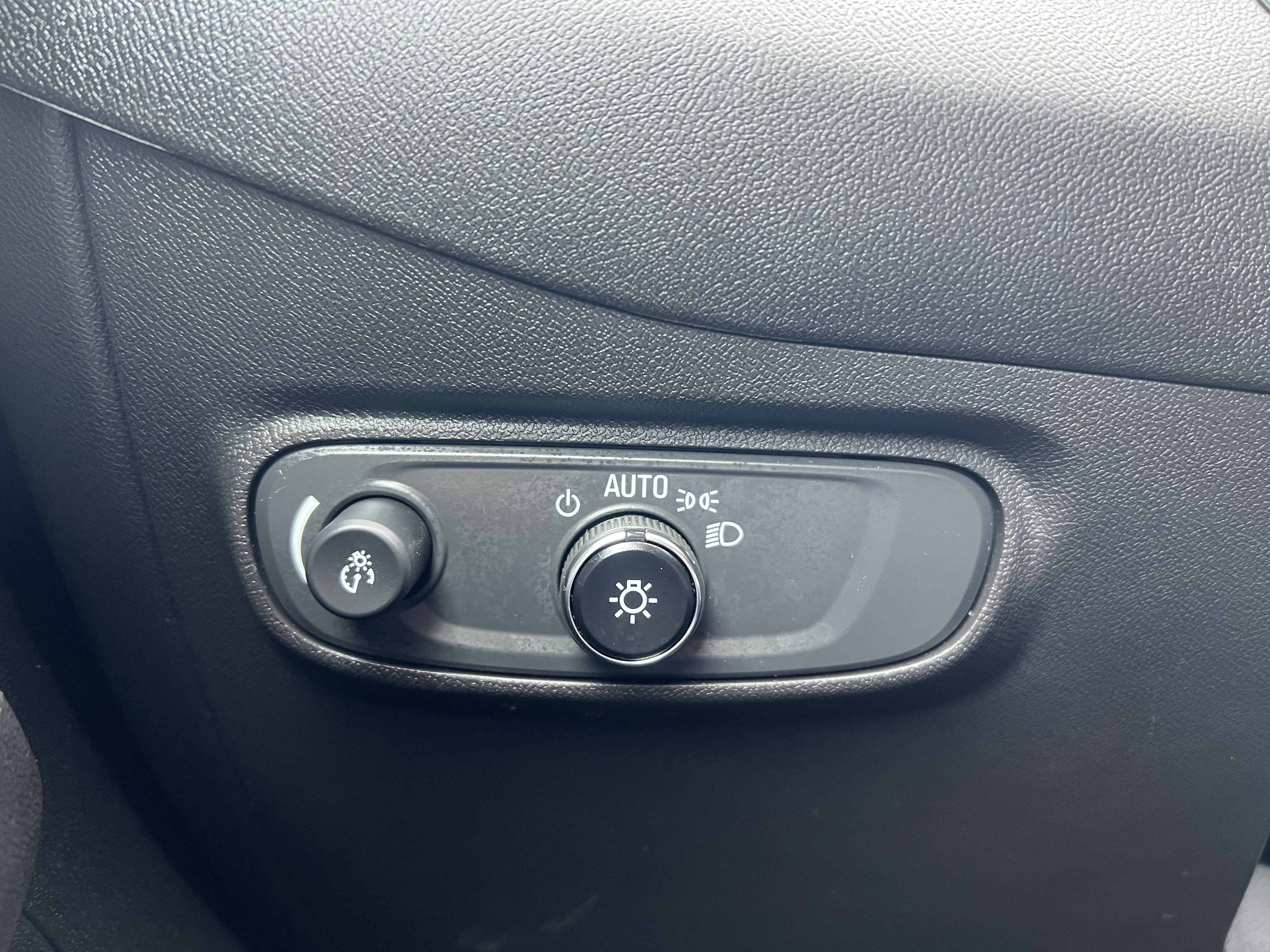 Used 2023 Chevrolet Equinox LT w/ LPO, Floor Liner Package image 19