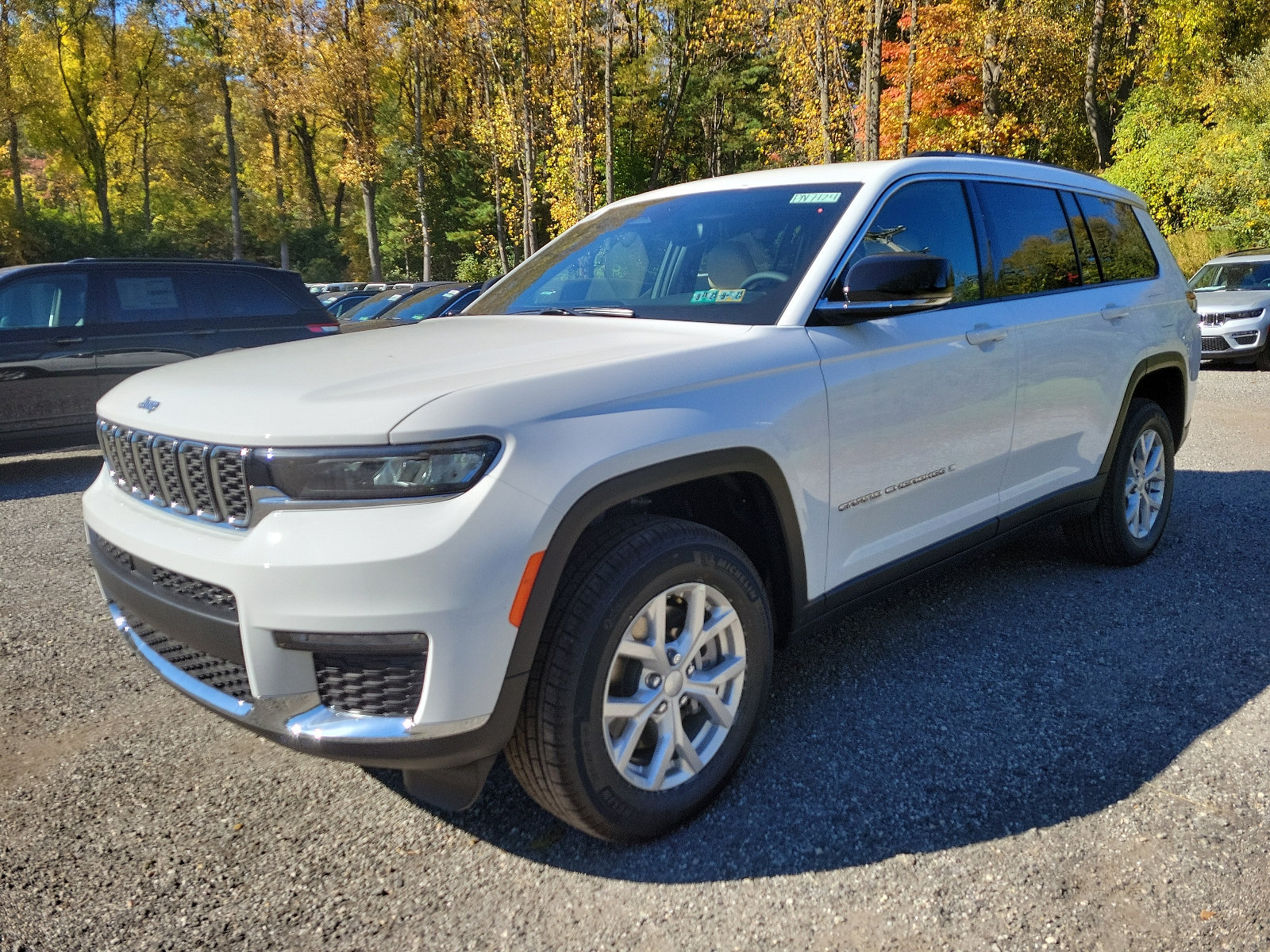New 2023 Jeep Grand Cherokee L Limited AWD/4WD image 2