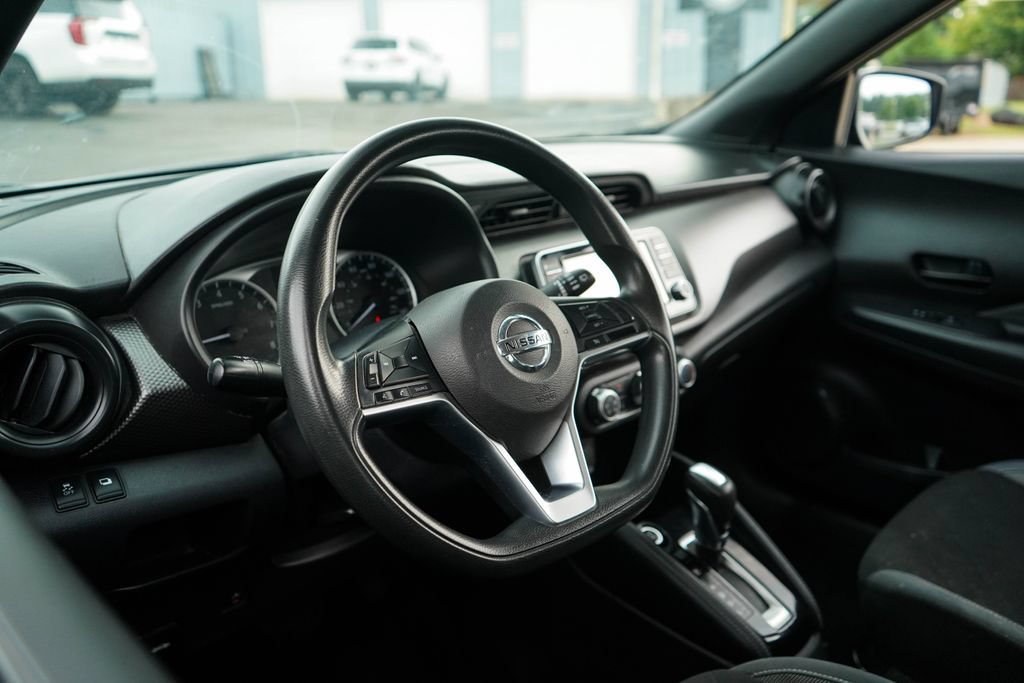 Used 2019 Nissan Kicks S FWD image 6