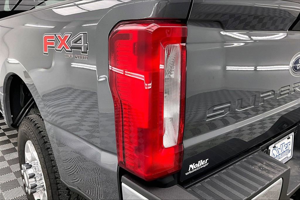 Used 2025 Ford F350 XLT w/ FX4 Off-Road Package image 27