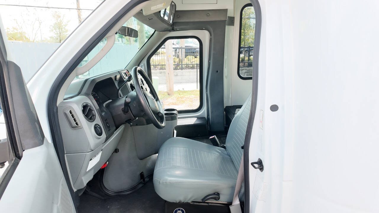 Used 2010 Ford E-450 and Econoline 450 Super Duty RWD image 6