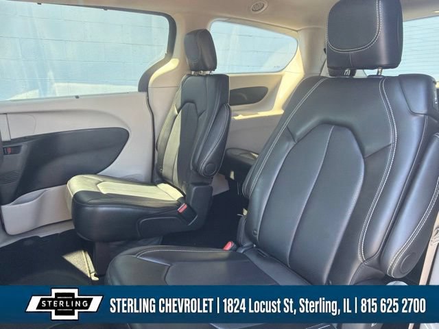 Used 2024 Chrysler Pacifica Touring-L FWD image 14