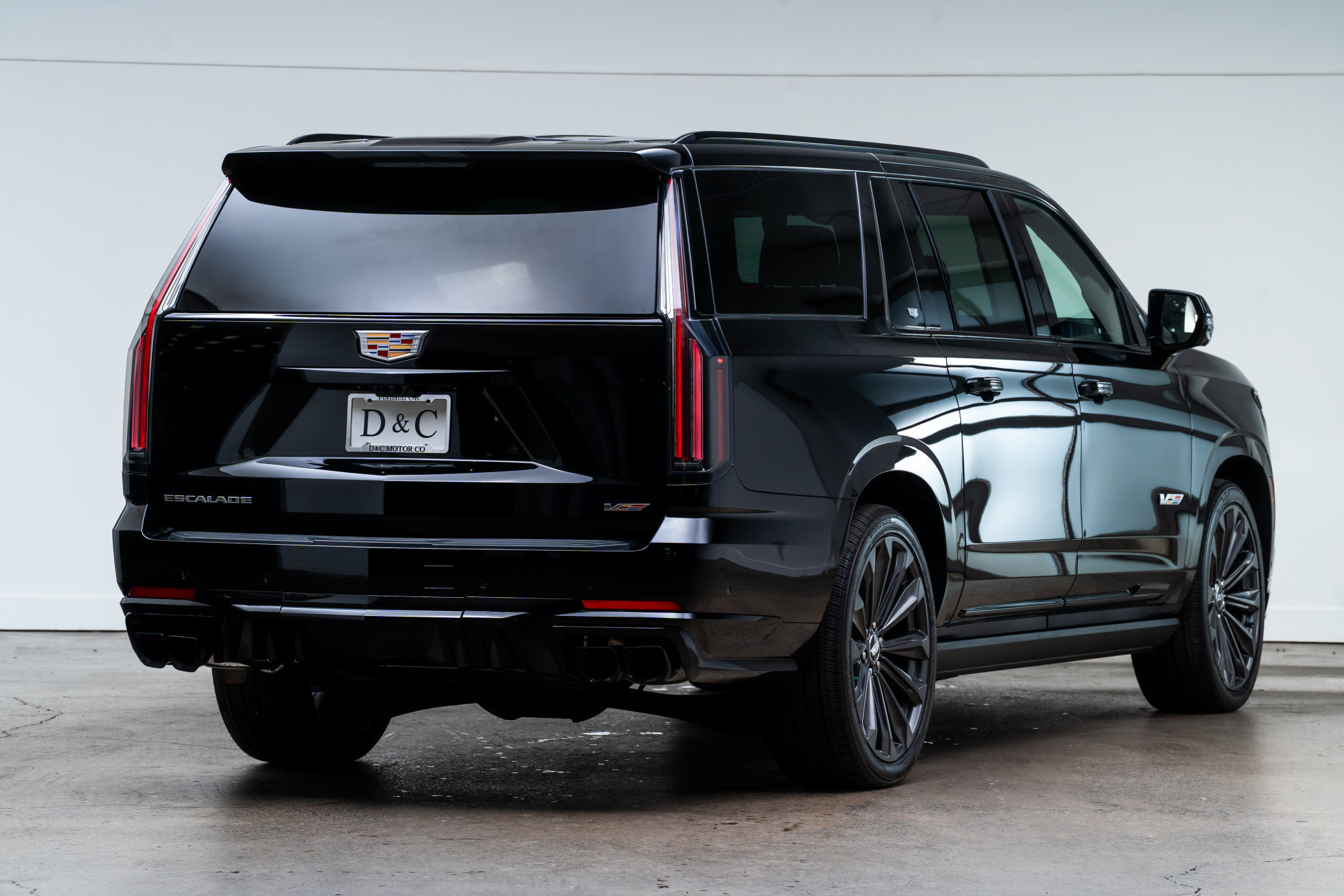 Used 2025 Cadillac Escalade ESV V AWD/4WD image 7