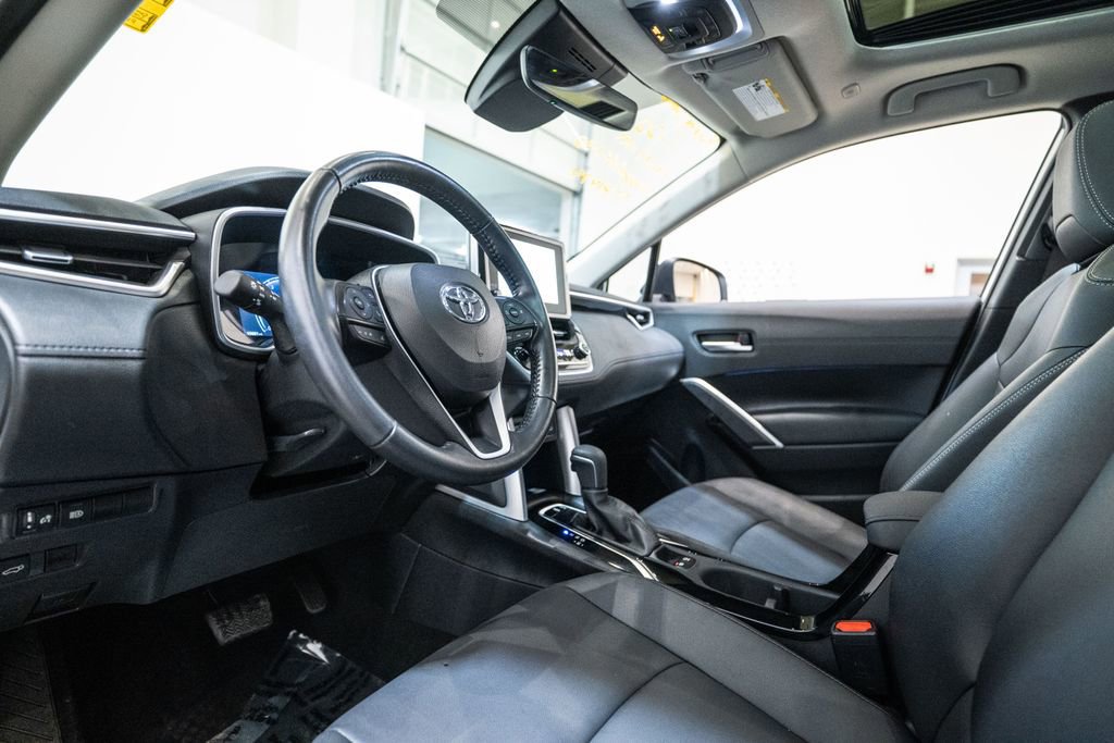 Used 2023 Toyota Corolla Cross XLE w/ Convenience Package image 12