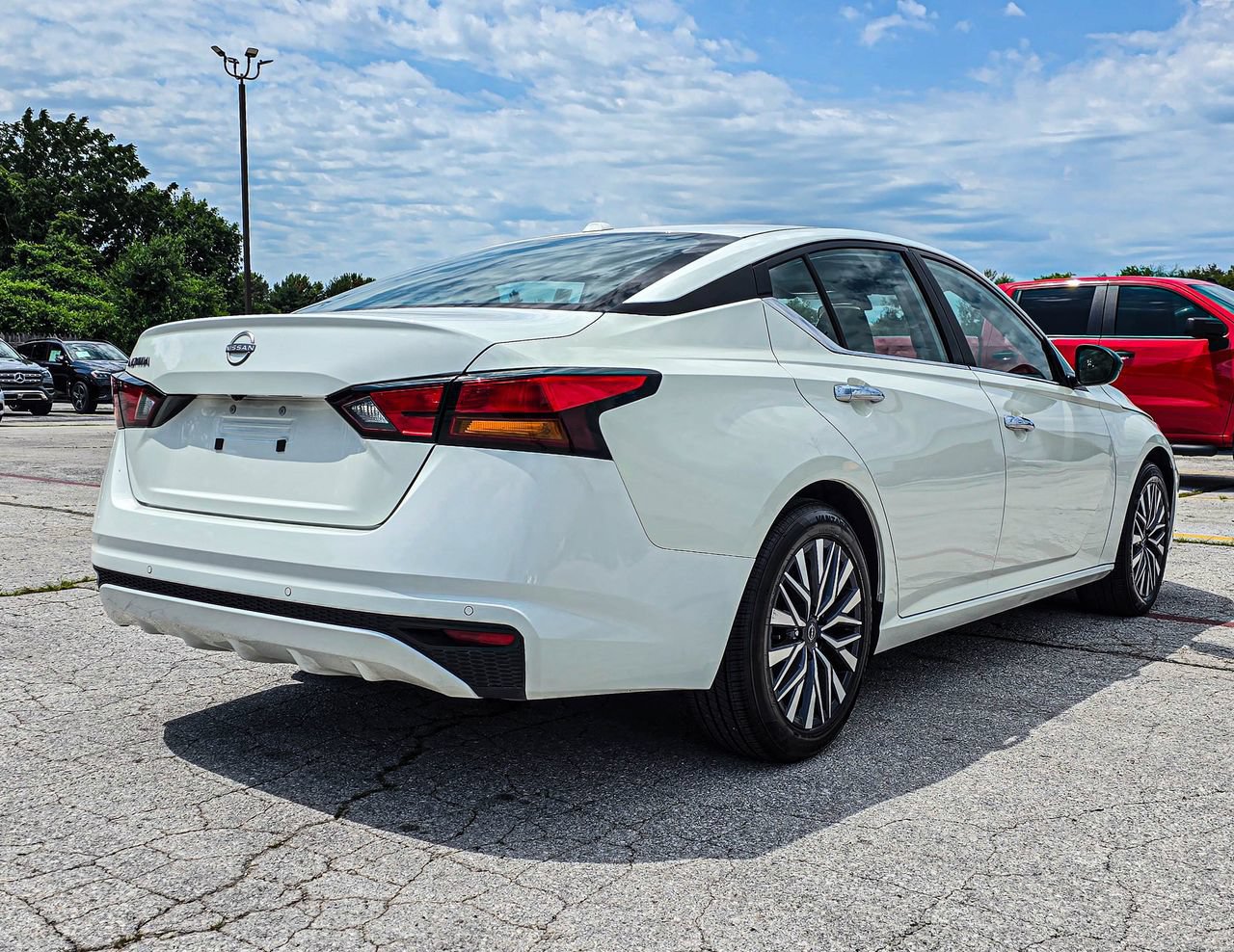 Used 2025 Nissan Altima 2.5 SV FWD image 6