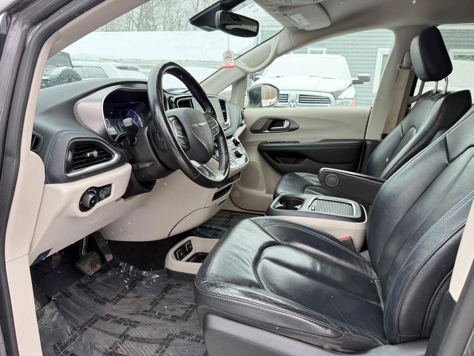 Used 2021 Chrysler Pacifica Touring-L image 16