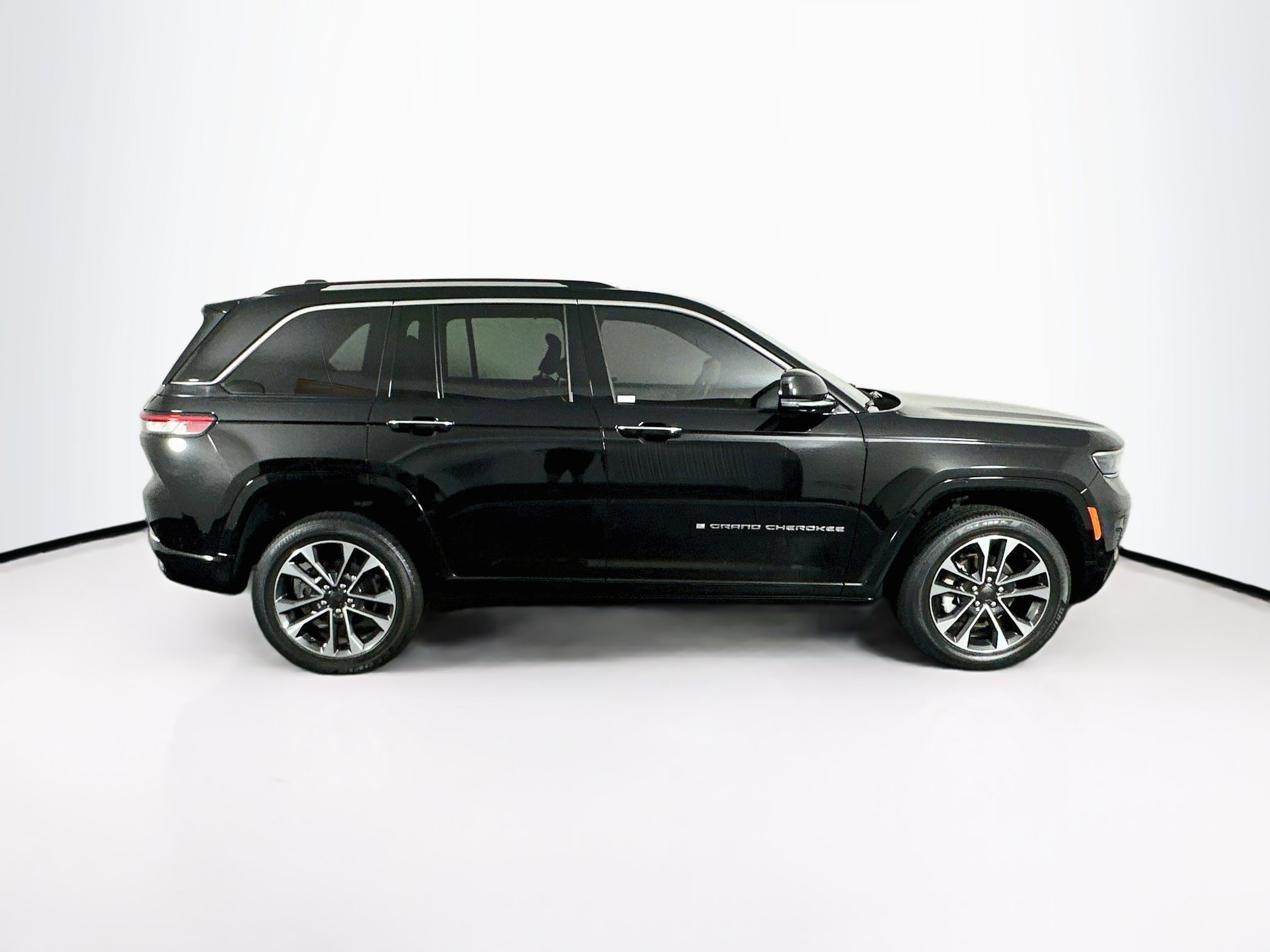 Used 2022 Jeep Grand Cherokee Overland w/ Luxury Tech Group IV RWD image 10