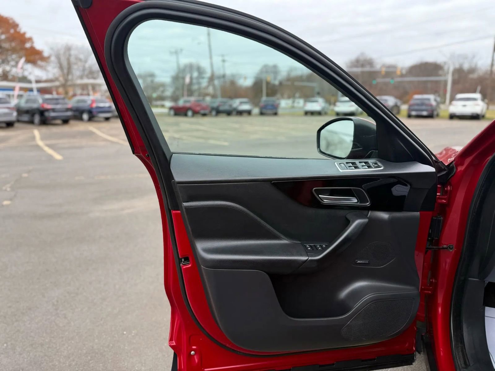 Used 2019 Jaguar F-PACE Premium image 11