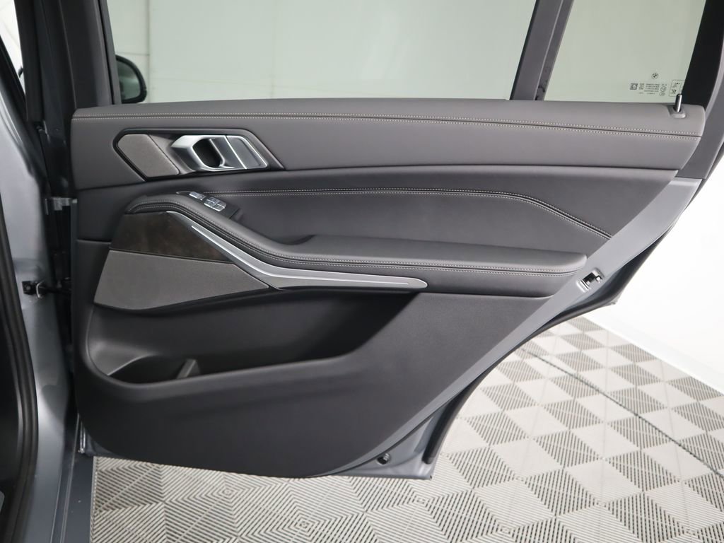 Used 2026 BMW X7 xDrive40i w/ Premium Package image 30