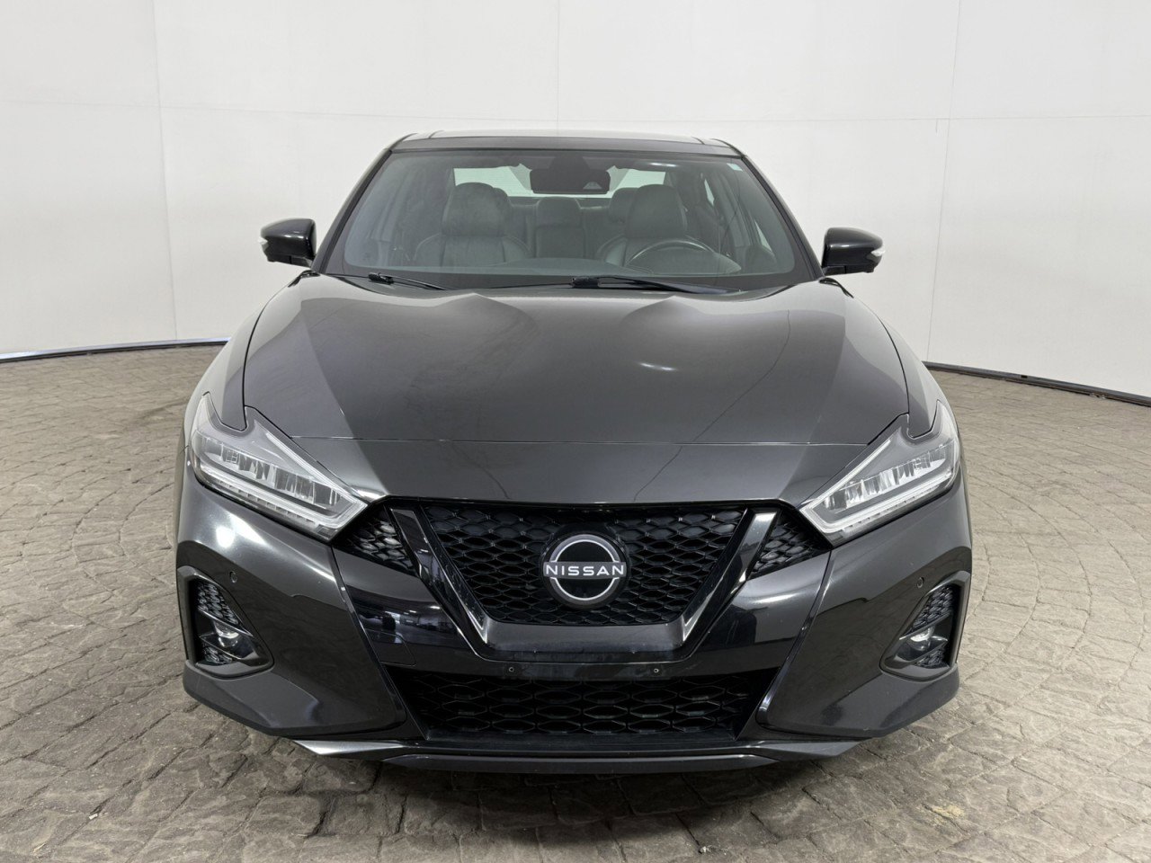 Used 2023 Nissan Maxima SR FWD image 2