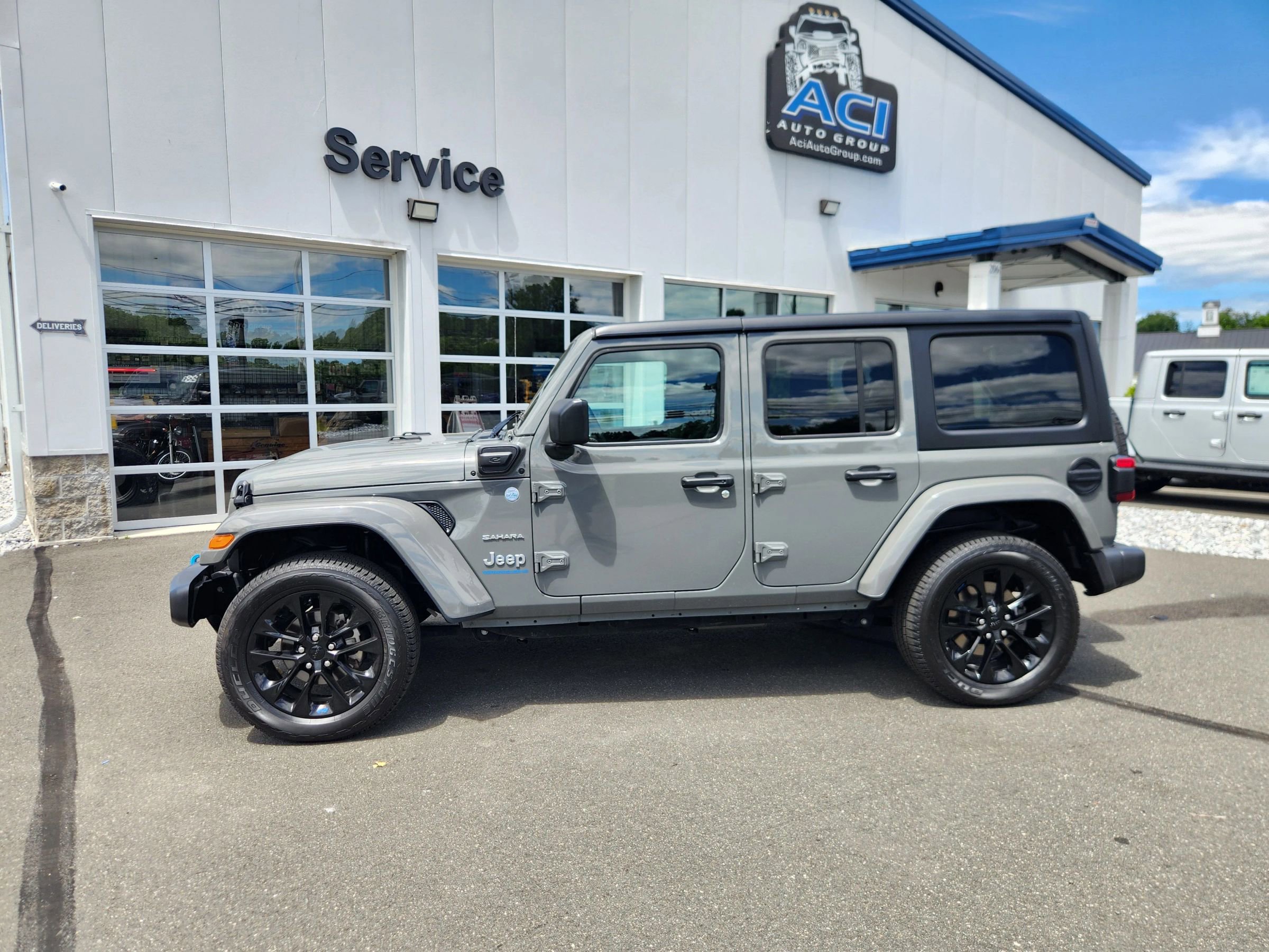 Used 2023 Jeep Wrangler Unlimited Sahara image 8