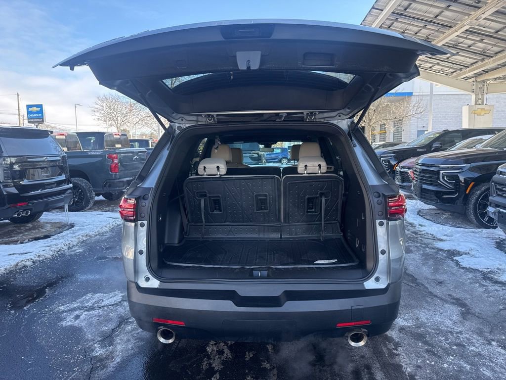 Used 2023 Chevrolet Traverse LS w/ Safety Package image 16
