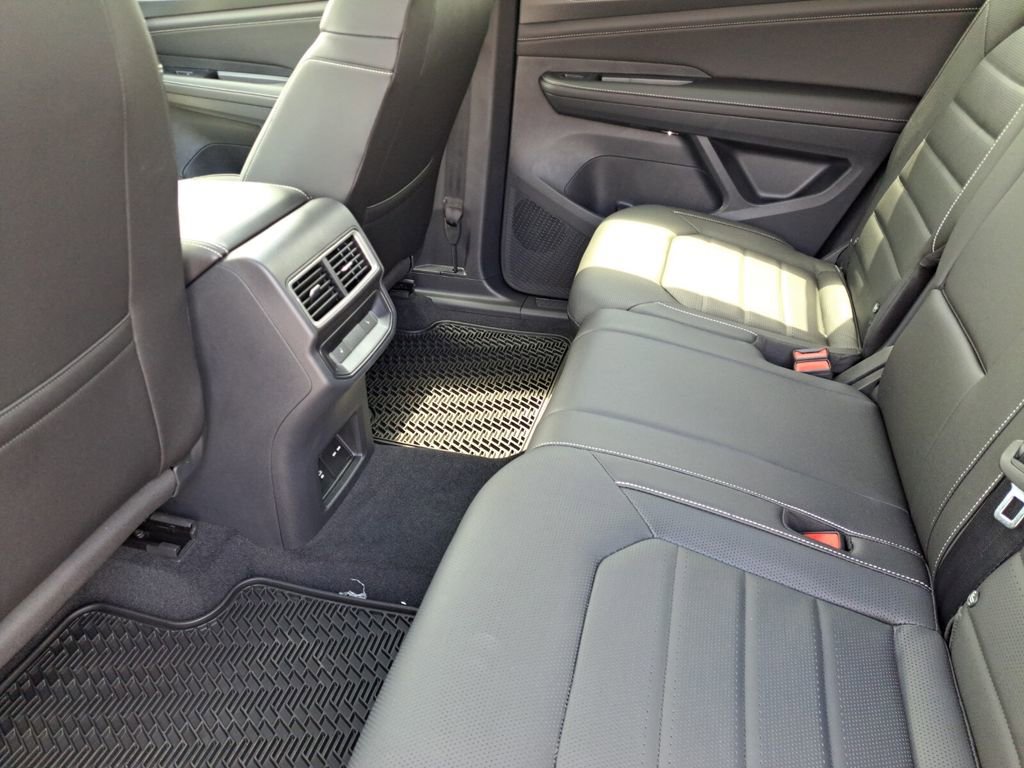 New 2026 Volkswagen Atlas Cross Sport SEL R-Line image 23