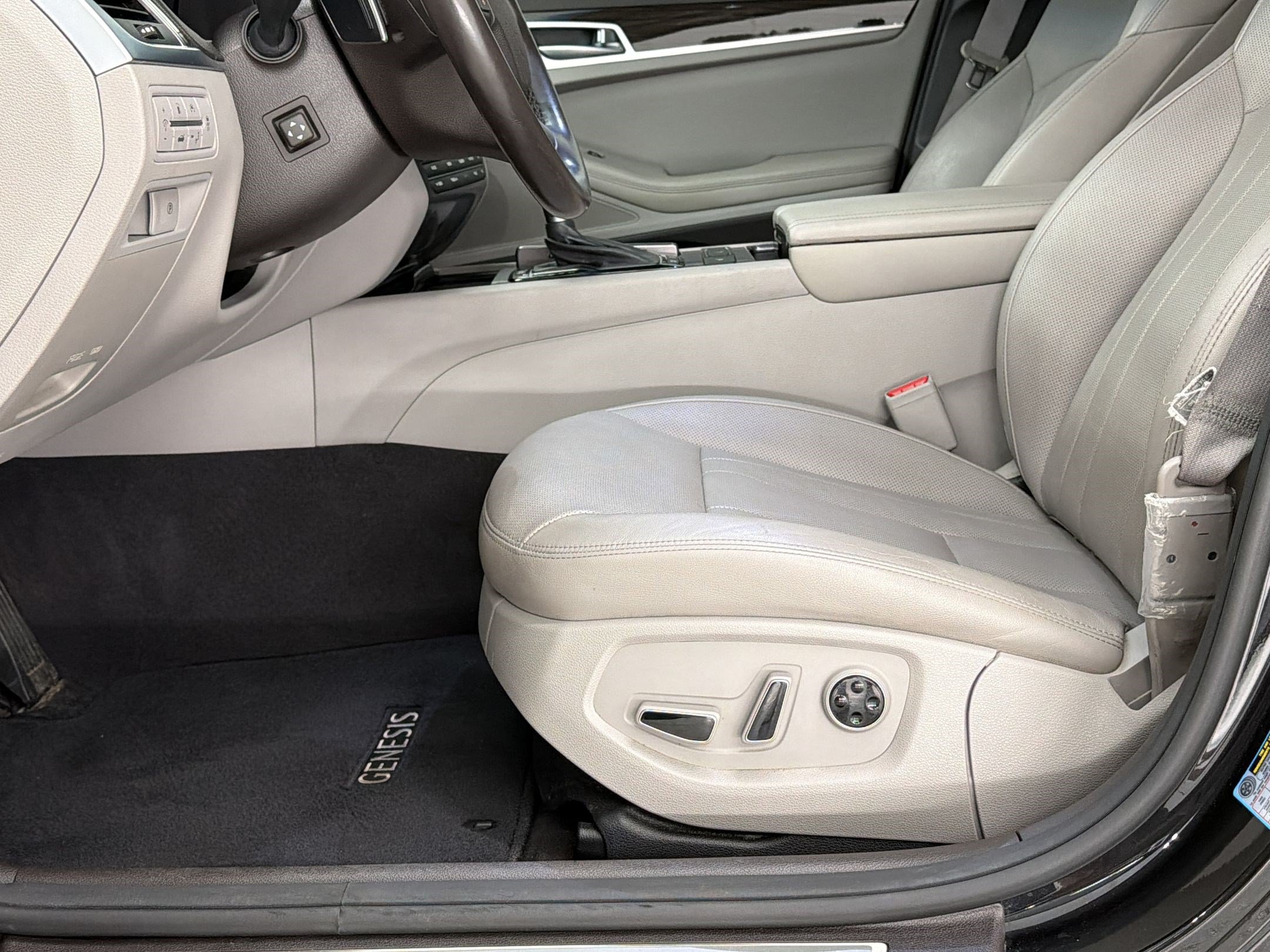Used 2018 Genesis G80 3.8 AWD/4WD image 5