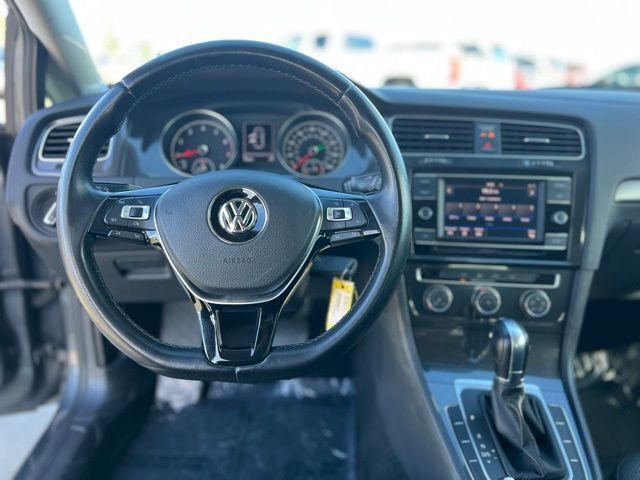 Used 2018 Volkswagen Golf S image 12