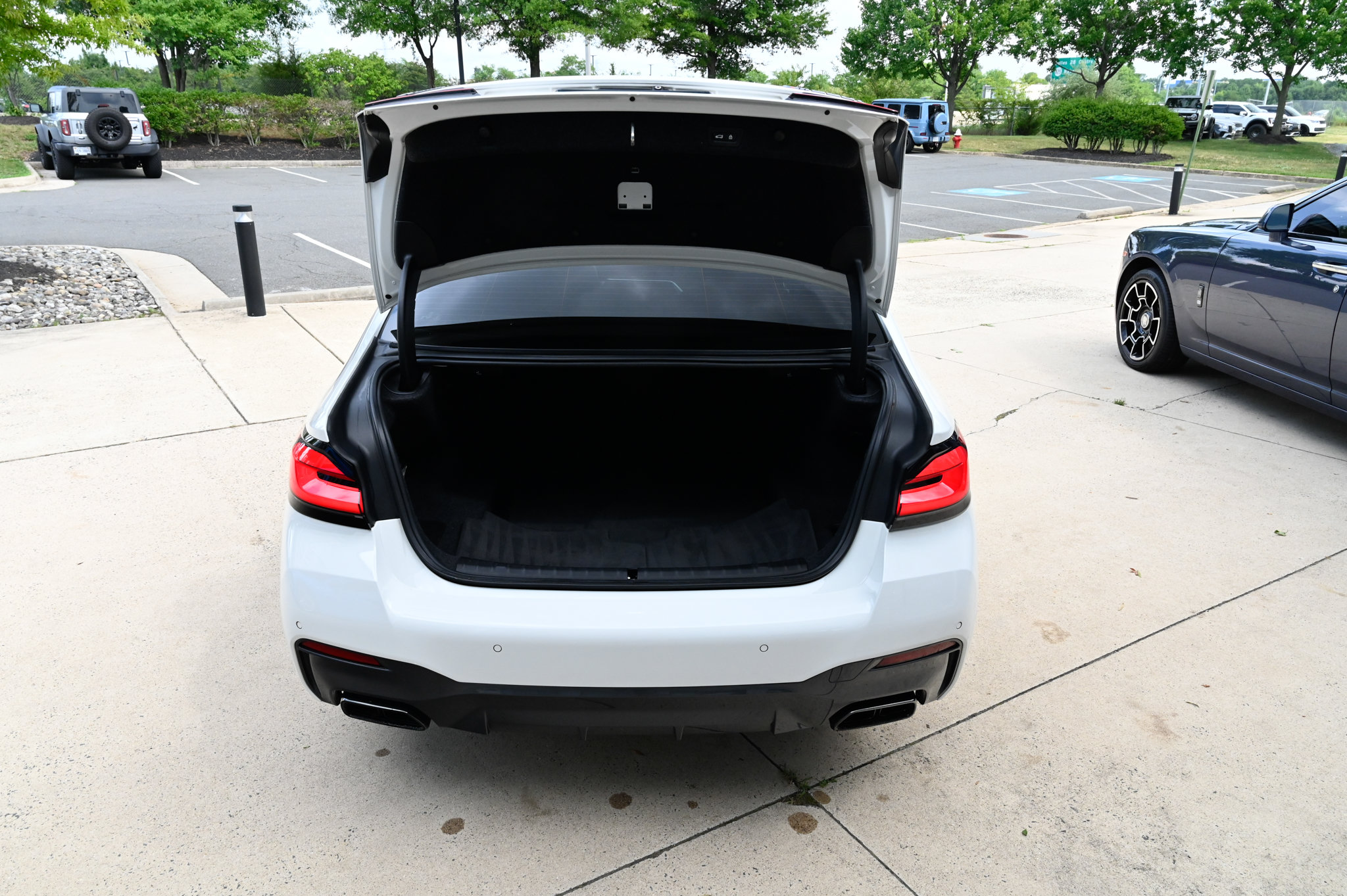 Used 2021 BMW M550i xDrive w/ Executive Package AWD/4WD image 46