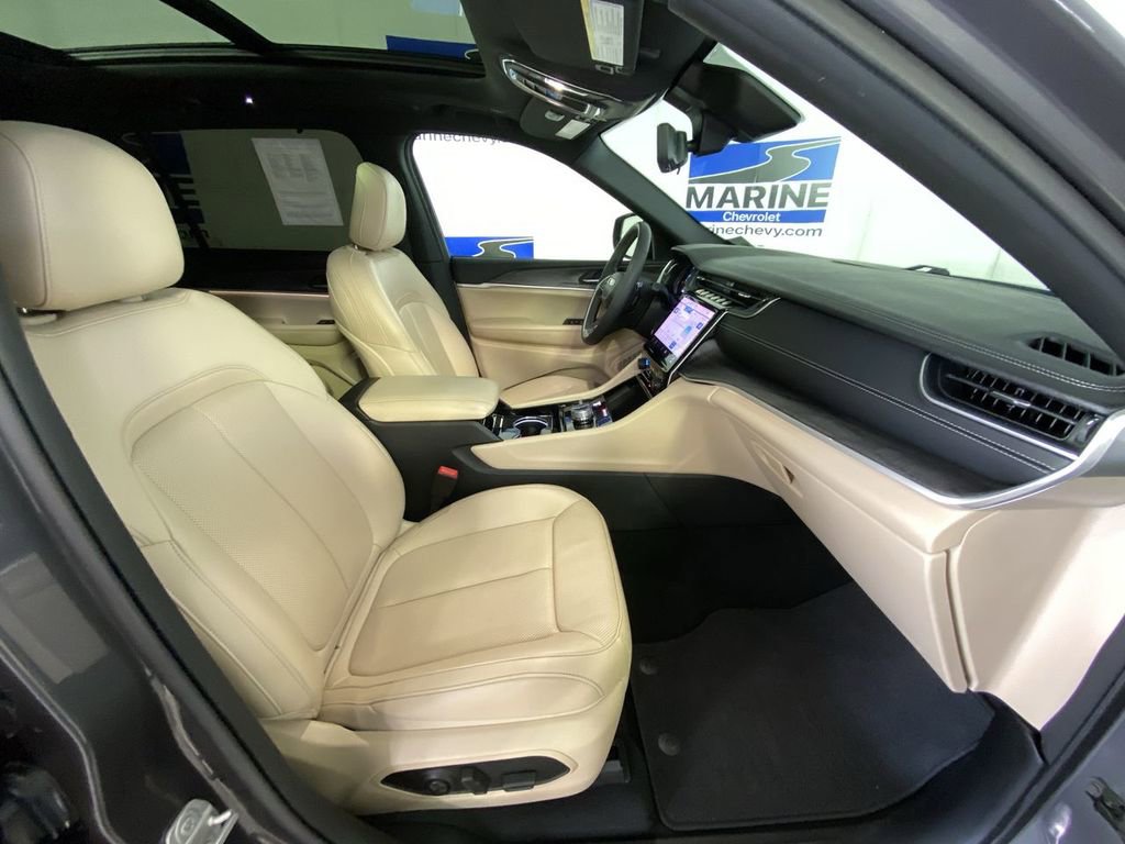 Used 2023 Jeep Grand Cherokee L Limited w/ Luxury Tech Group II AWD/4WD image 34