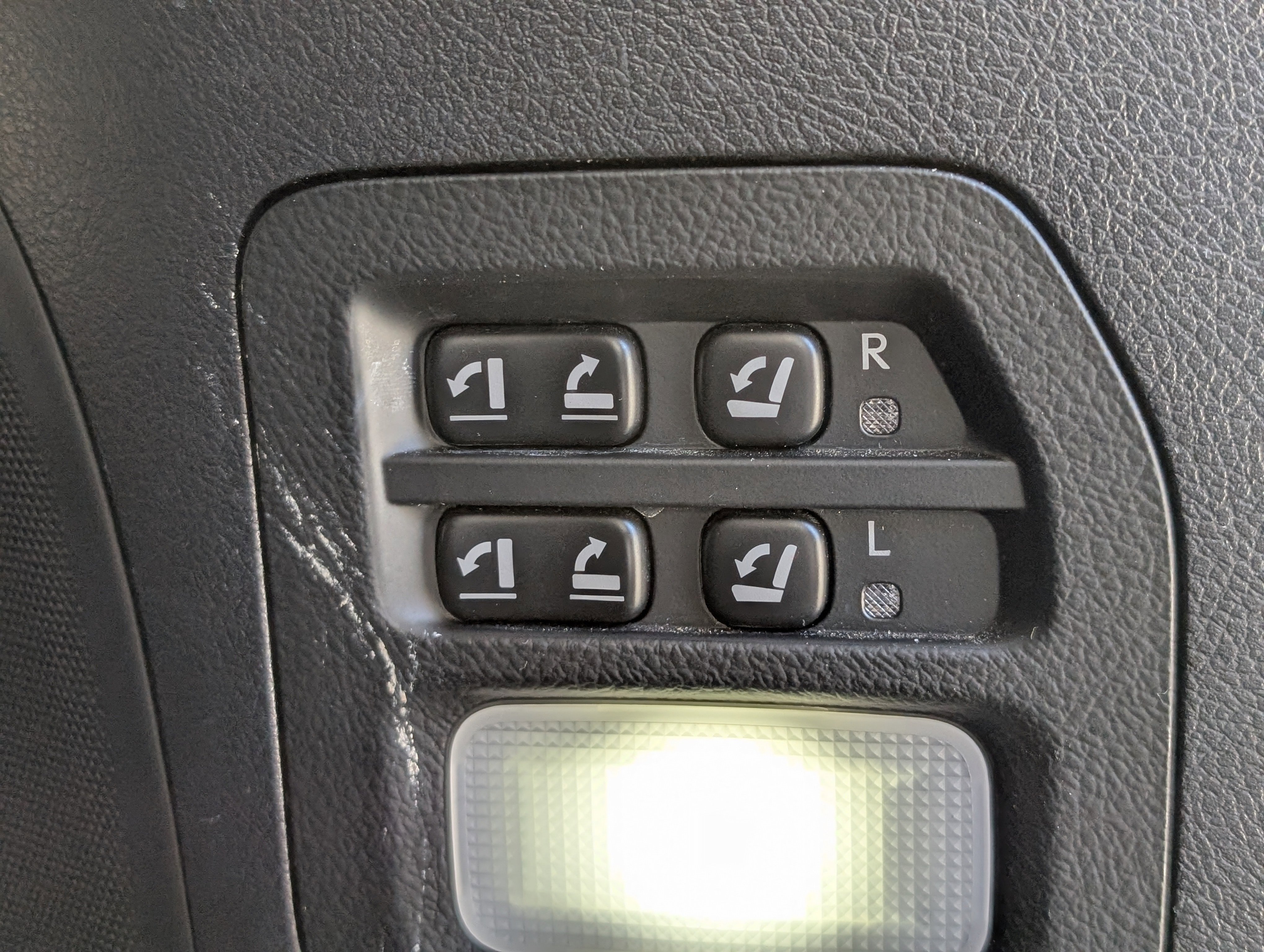 Used 2017 Lexus LX 570 4WD w/ Luxury Package image 22