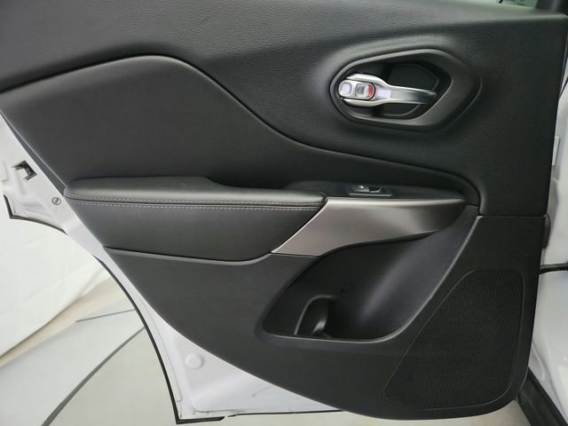 Used 2019 Jeep Cherokee Limited image 20