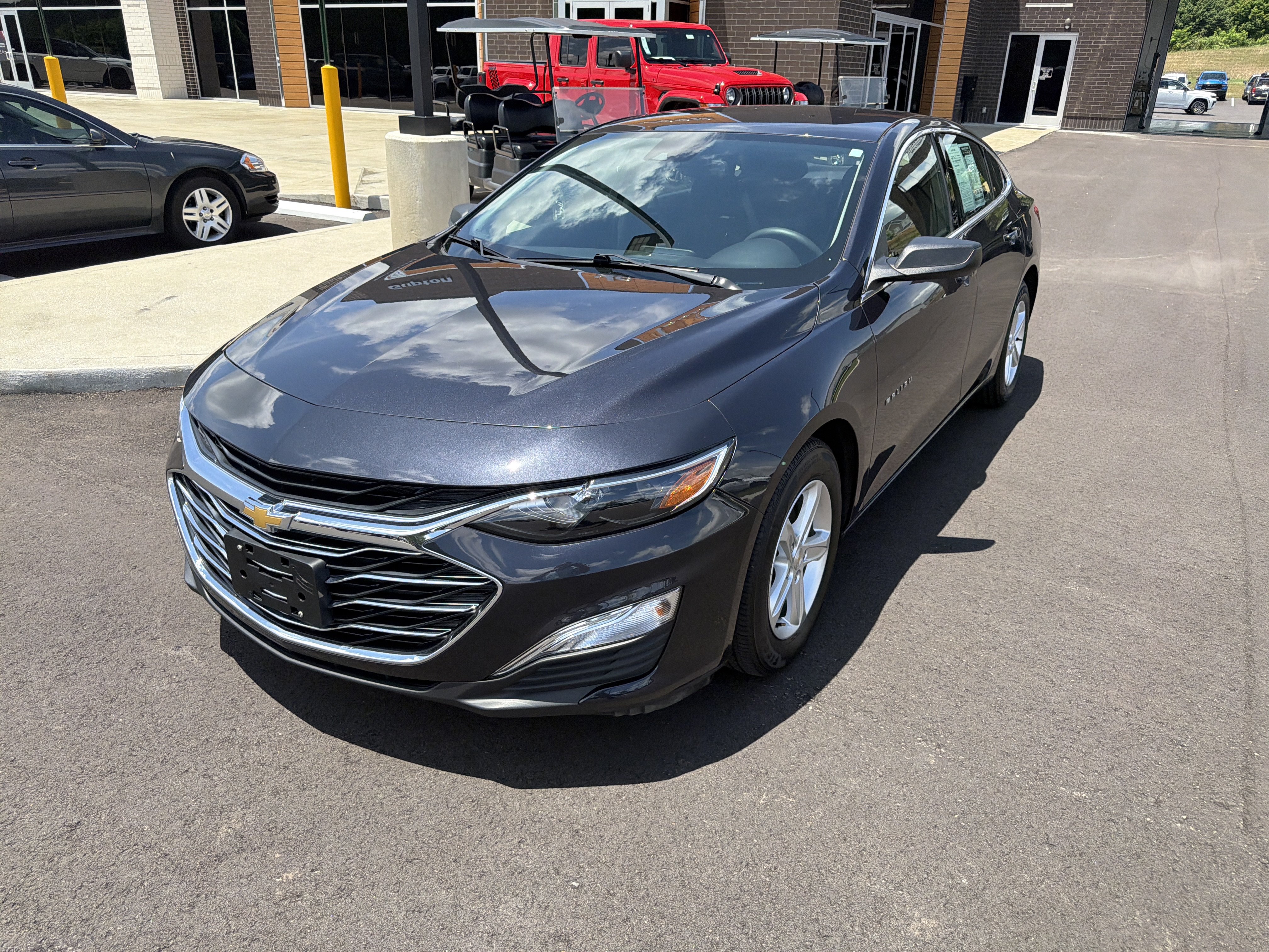 Used 2023 Chevrolet Malibu LS FWD image 2