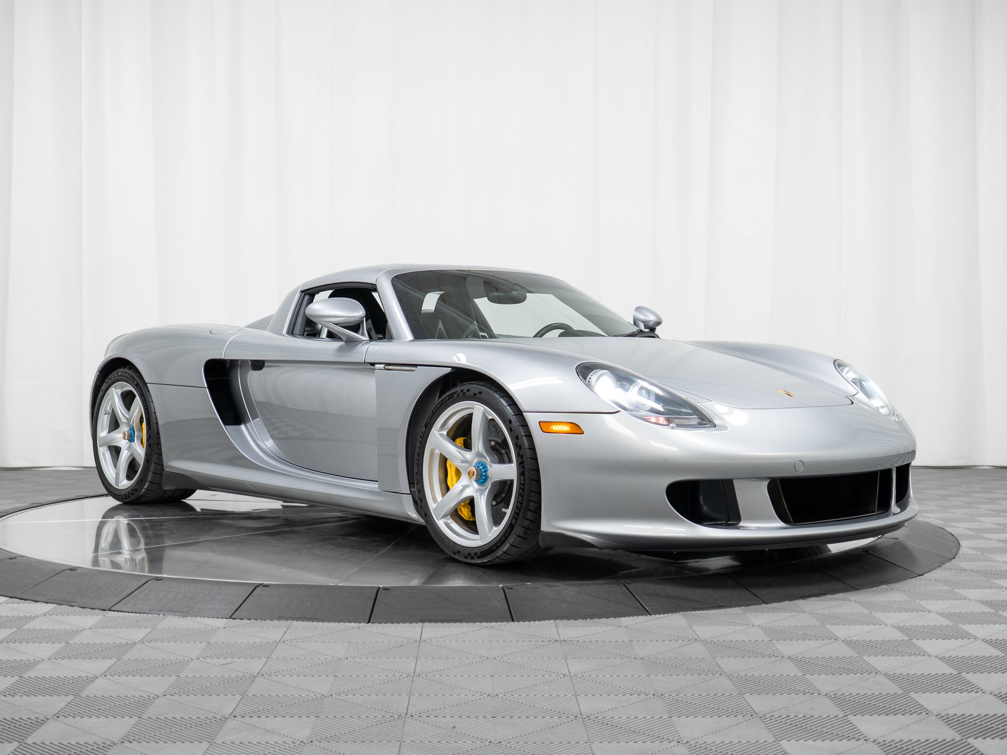 Used 2005 Porsche Carrera GT RWD image 47