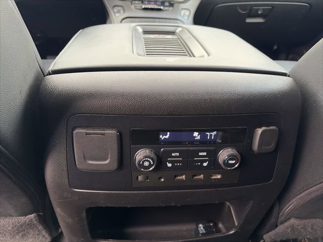 Used 2020 Chevrolet Suburban Premier image 12