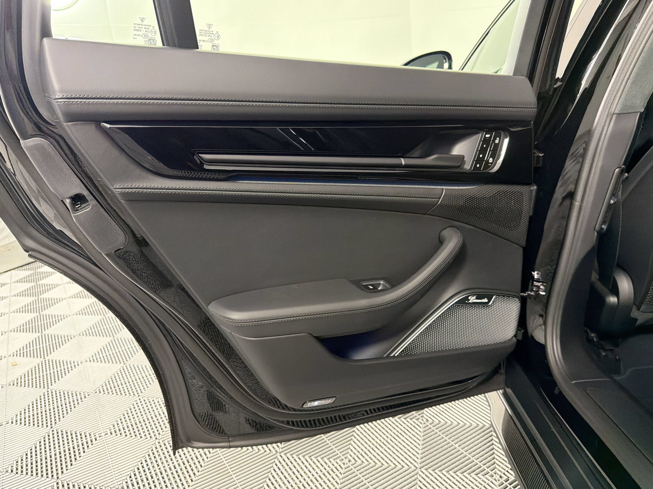 New 2026 Porsche Panamera 4 E-Hybrid AWD/4WD image 17